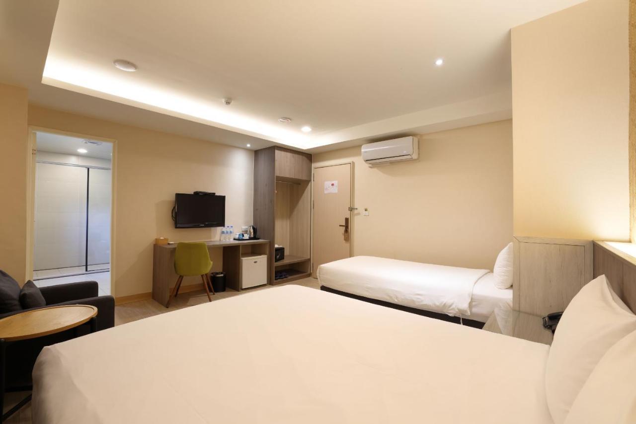 Tc Hotel - Hualien Zhongxiao Kültér fotó